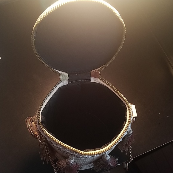 PRICE DROP! Tassle Floral Accent Purse! - Picture 4 of 4